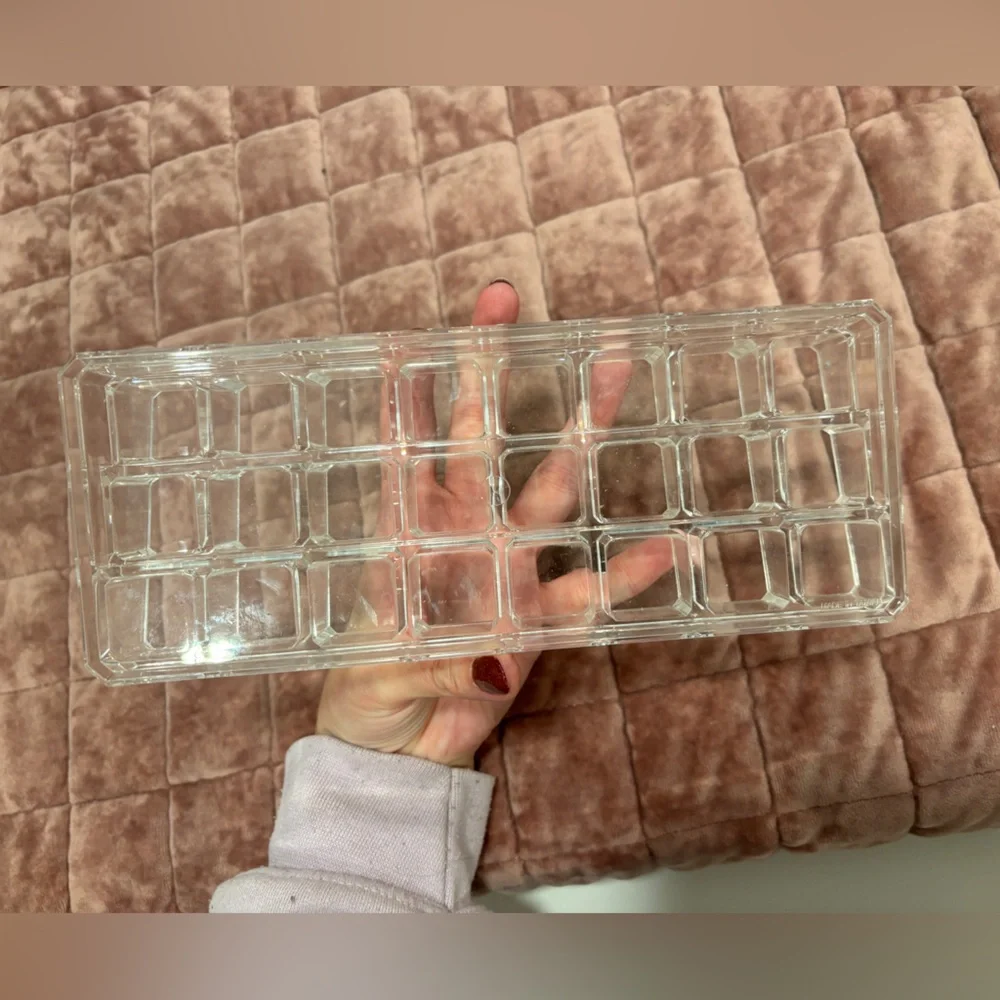 Acrylic 24-lipstick holder